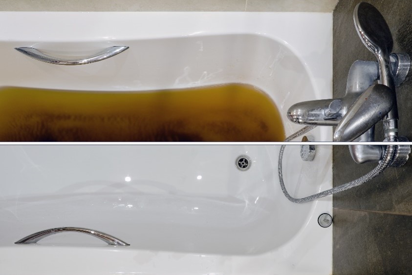 A before and after photo of a clogged bathtub in the Greater Chicago Area that was restored by a plumber and rooter service equipment.